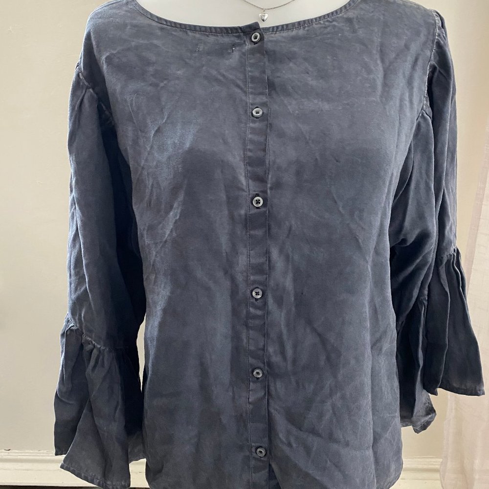 Hollister Gray Gypsy shirt sz sm and Lg NWT